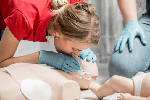 Why It’s Important CNAs Are CPR-Certified